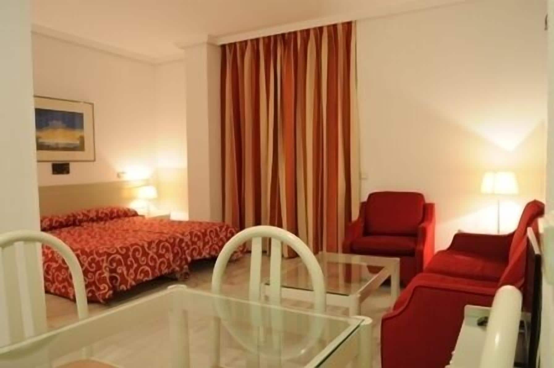Hospedium Hotel Apartamentos Simon Verde Mairena del Aljarafe Dış mekan fotoğraf
