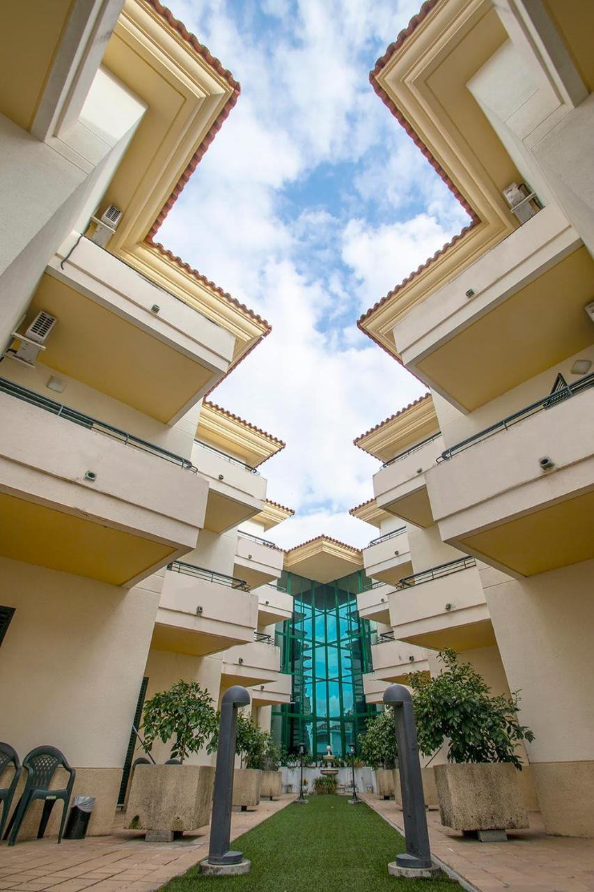 Hospedium Hotel Apartamentos Simon Verde Mairena del Aljarafe Dış mekan fotoğraf