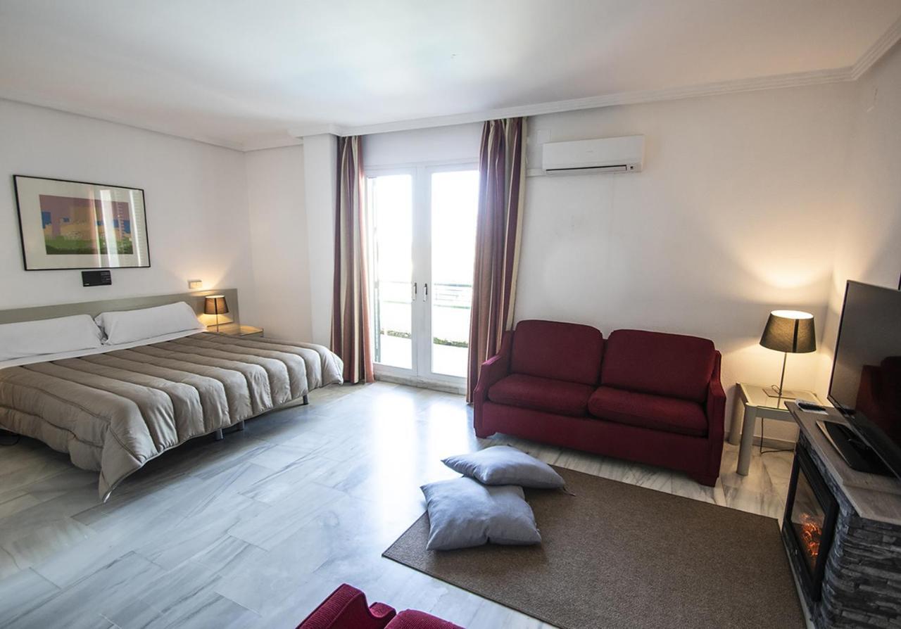 Hospedium Hotel Apartamentos Simon Verde Mairena del Aljarafe Dış mekan fotoğraf