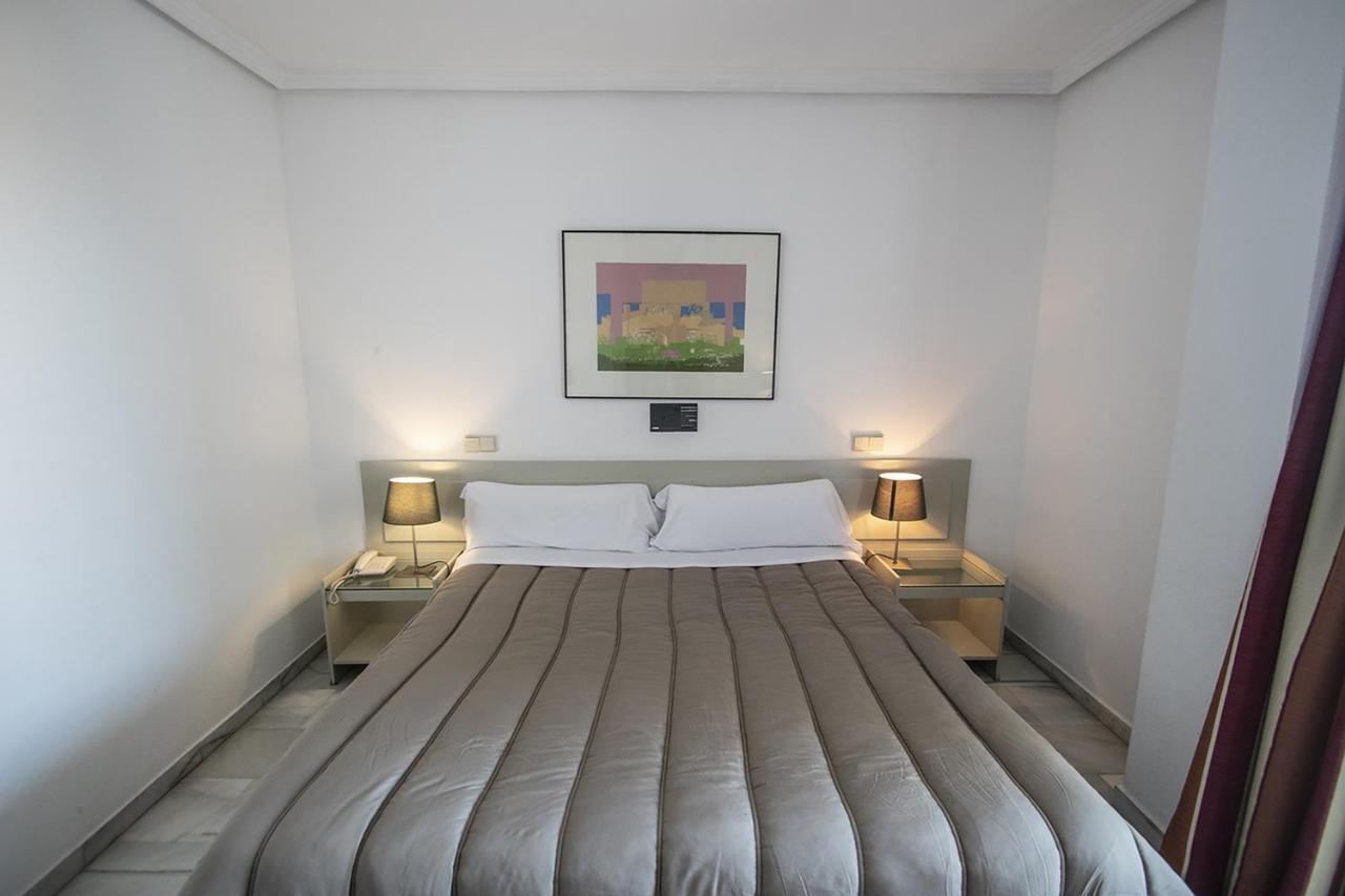 Hospedium Hotel Apartamentos Simon Verde Mairena del Aljarafe Dış mekan fotoğraf
